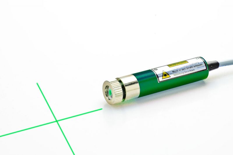 Cross line hybrid laser module 5 mW GREEN, 12 - 30 VDC, adjustable focus, insulated